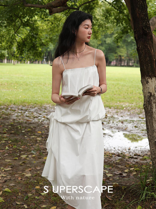 【4折不退换 买六免一】花苞量感褶皱设计感不对称系带吊带上衣 商品图0