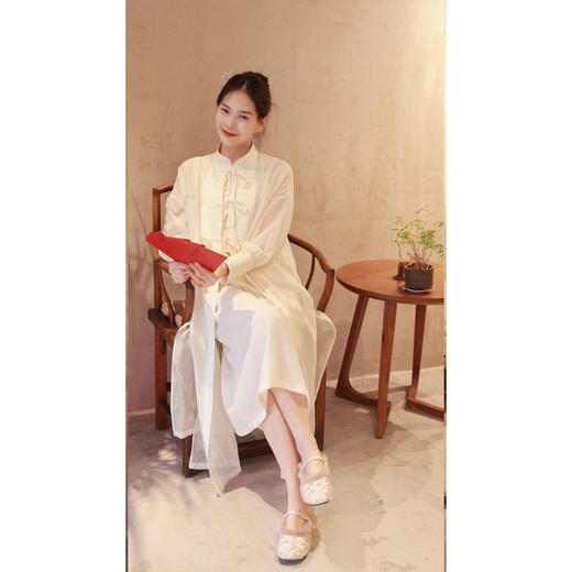 【春满人间系列】长款衬衫（24707051-凝脂）+宽肩吊带裙（24718076-凝脂） 商品图2