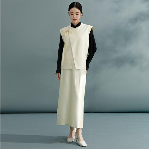 扶摇 国风马甲套裙女2024款圆领杏色中式小香风坎肩上衣套装 商品图5