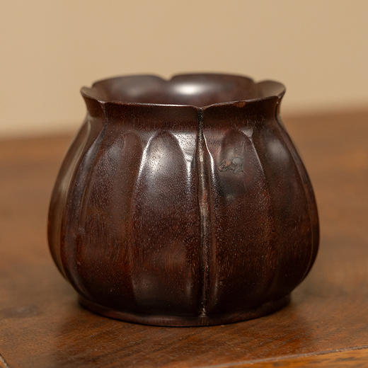 清 紫檀一木整挖瓜棱形水盂 商品图0