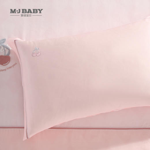 10楼 梦洁宝贝 套件 长绒棉绣花三件套-樱桃甜心 150*200cm吊牌价1798元   活动价1199元 商品图2