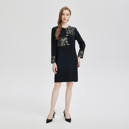 PE836斯尔丽2024新款提花拼接式国风不对称宽松连衣裙 商品图3