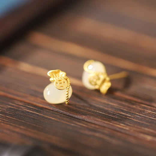 ALBB-悦心S925纯银镀金镶嵌和田玉个性气质福袋钱袋复古个性女耳钉 商品图9