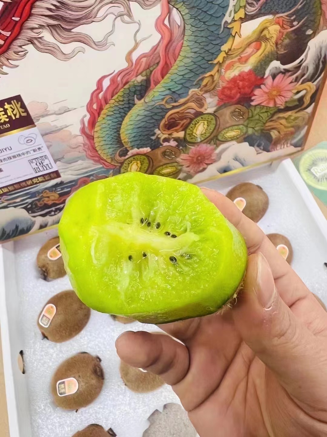 周三取货:【龙礼盒瑞玉猕猴桃】一盒14-16粒，高糖绿蜜、独有的香甜味和果香味，最佳口感期！