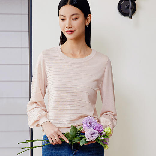 玳莎提花绵羊毛针织衫2024春季新款女凉爽设计感圆领套头长袖上衣  EA33305 商品图0