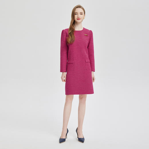 PE847斯尔丽2024新款俏皮小香风配胸针连衣裙 商品图3