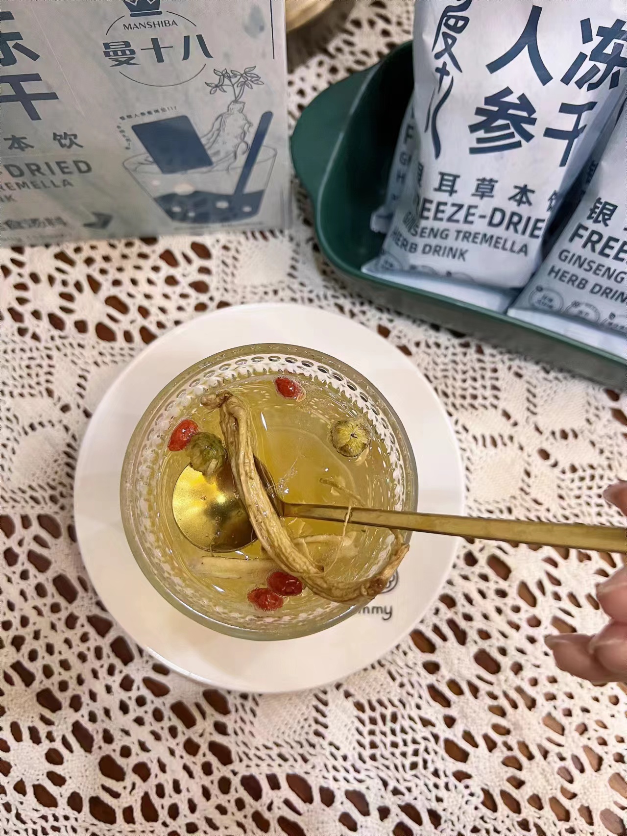 曼十八人参冻干银耳草本饮 复合草本，性质温和，好喝不上火