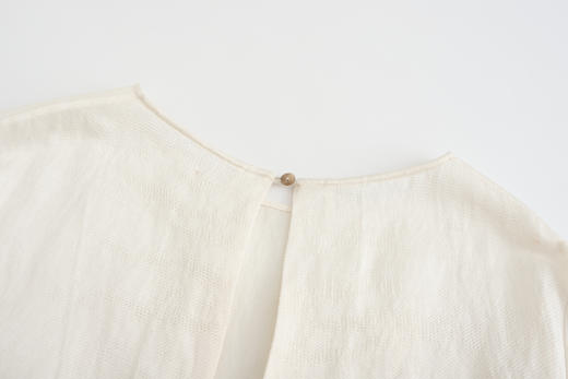 Ruohan  奶白色后背细节上衣 商品图8