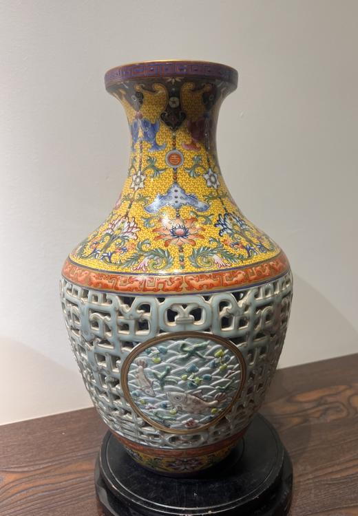 乾隆款吉庆有余雕刻瓶 商品图0