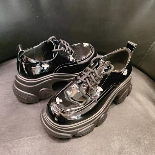 LFGJ凌介女鞋  15207  时尚百搭漆皮乐福鞋 商品图2