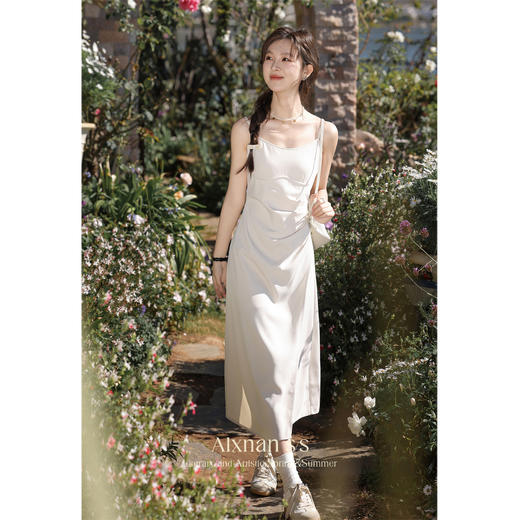 鹿向南《新悦春色》法式连衣裙女春季新款吊带裙长裙L33371 商品图2