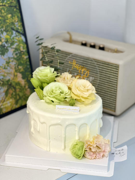 6-10寸  鲜花戚风蛋糕（鲜花颜色白色，浅绿，浅黄随机） 商品图0
