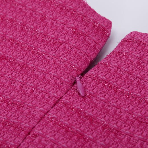 PE847斯尔丽2024新款俏皮小香风配胸针连衣裙 商品图4