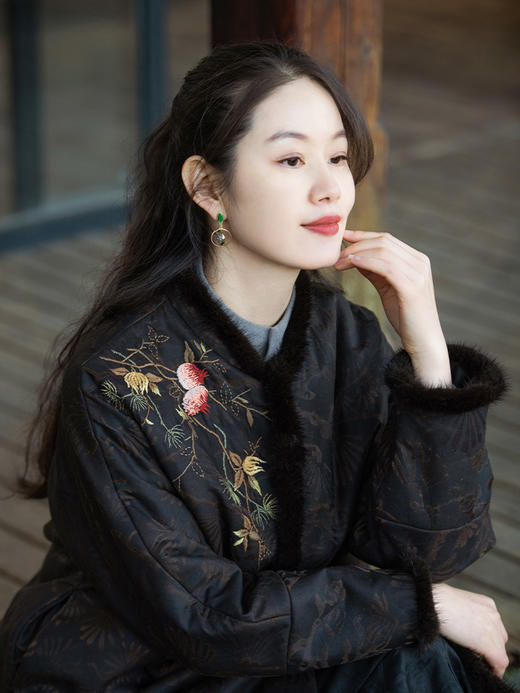 MSHK陌上兰襟【我愿是云朵】绢纺香云纱拼水貂毛夹羊毛绣花加厚棉袍 商品图1