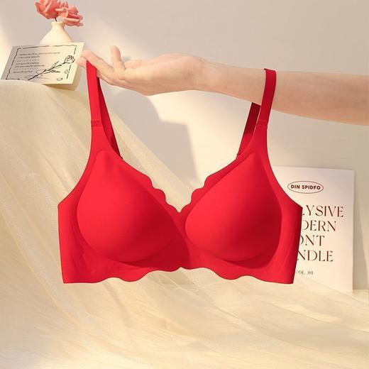 【本命年内衣！把好运穿身上】本命红无痕内衣，你的结婚喜庆内衣选择。聚拢文胸女士，大胸显小，小胸专用，无钢圈胸罩薄款。反叛平凡，引领时尚潮流！ 商品图3