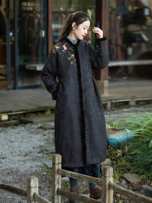 MSHK陌上兰襟【我愿是云朵】绢纺香云纱拼水貂毛夹羊毛绣花加厚棉袍 商品图0