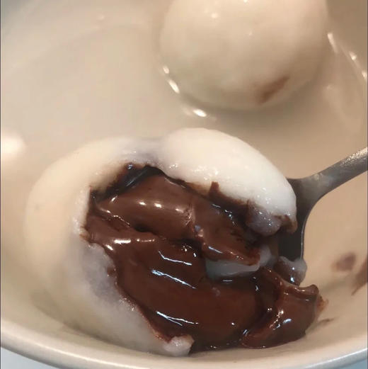 龙大婶元宵，什么时候去门店都排队的那种，元宵口味多，个大，馅料足，馅料特别细腻丝滑！价格跟门店一样，省去了大家排队的时间！ 商品图2