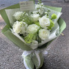 【自由灵魂】6支白玫瑰➕康乃馨➕紫罗兰➕喷泉草。精品时尚花束 商品缩略图0
