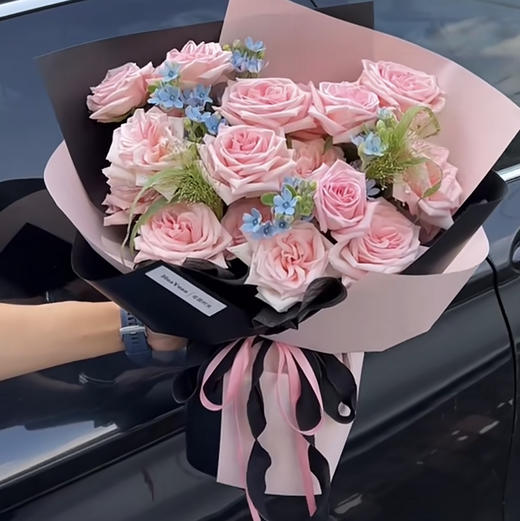 【甜蜜邂逅】19黛安娜玫瑰➕蓝星花，精品时尚花束 商品图1