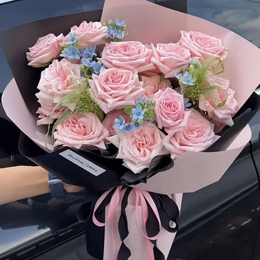 【甜蜜邂逅】19黛安娜玫瑰➕蓝星花，精品时尚花束 商品图0