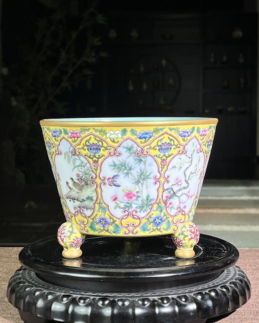 黄地开光花鸟三足鼎 商品图0