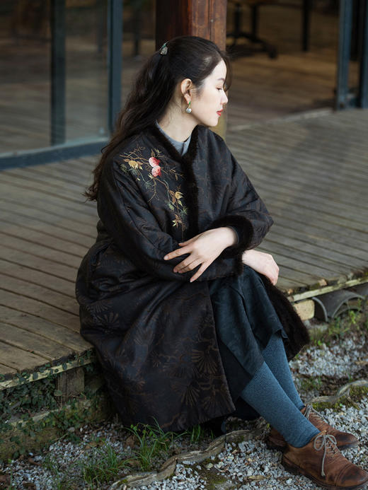 MSHK陌上兰襟【我愿是云朵】绢纺香云纱拼水貂毛夹羊毛绣花加厚棉袍 商品图4