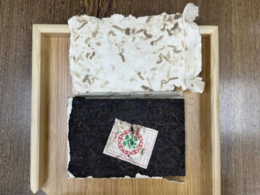 【经典珍藏品】1998年原料2006年6月加工经典批次7581老熟茶砖 昆明茶厂重新组建好批次7581干仓珍藏品 经典老熟茶250克 /云南干仓直发 商品图1