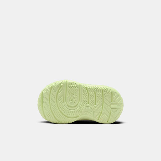 Nike Team Hustle D 11 (TD) 婴童运动童鞋 FJ1394 商品图1