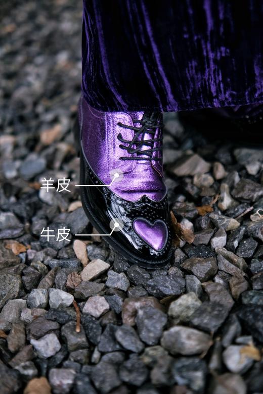 “紫气东来”小紫皮鞋💜花花团du家开发定制2024早春新款英伦深口鞋复古时髦； 手工鞋源头工厂定制 3cm跟高优雅百搭  金皱羊皮+牛漆皮 光泽明亮吸睛篙级抗皱好打理 内里小牛皮吸湿透气耐磨舒适！ 商品图11