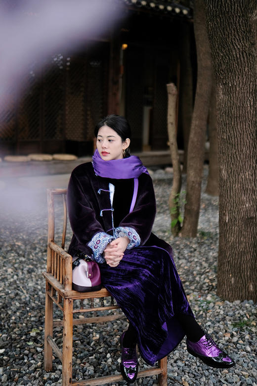 “紫气东来”小紫皮鞋💜花花团du家开发定制2024早春新款英伦深口鞋复古时髦； 手工鞋源头工厂定制 3cm跟高优雅百搭  金皱羊皮+牛漆皮 光泽明亮吸睛篙级抗皱好打理 内里小牛皮吸湿透气耐磨舒适！ 商品图10