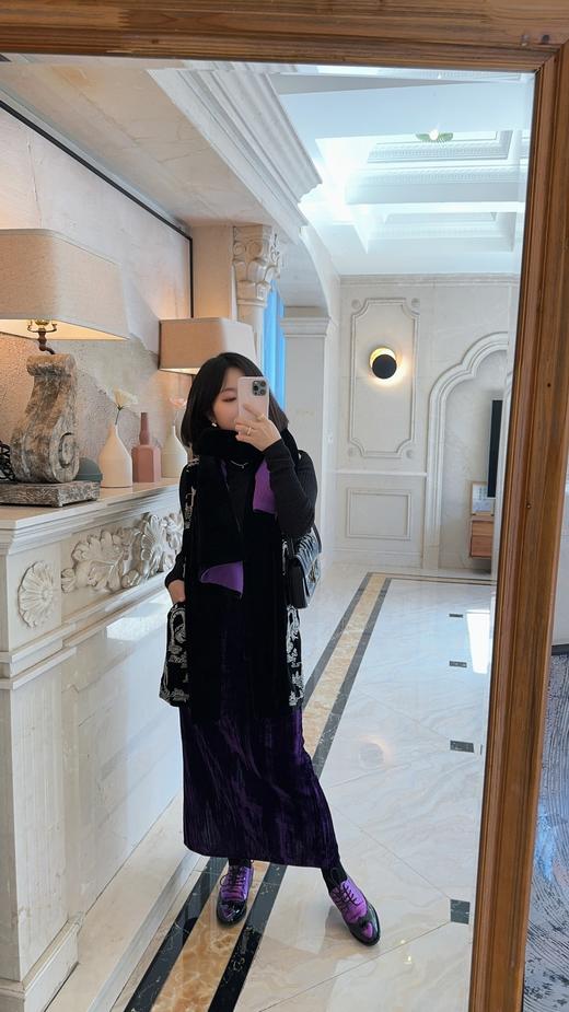 “紫气东来”小紫皮鞋💜花花团du家开发定制2024早春新款英伦深口鞋复古时髦； 手工鞋源头工厂定制 3cm跟高优雅百搭  金皱羊皮+牛漆皮 光泽明亮吸睛篙级抗皱好打理 内里小牛皮吸湿透气耐磨舒适！ 商品图14