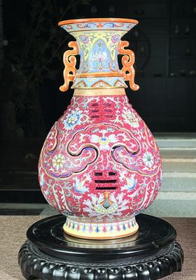 拍卖同款：乾隆御制交泰转旋瓶