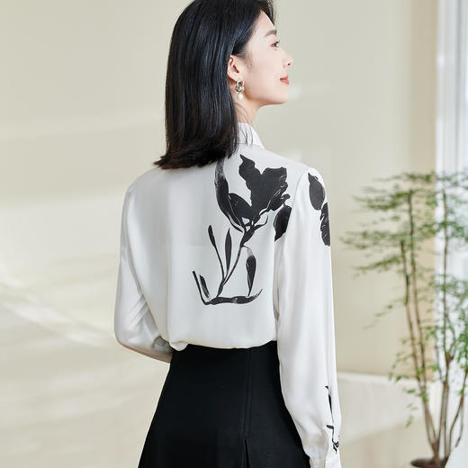 「墨影松枝」水墨印花通勤衬衫 清冷雅致 米思阳2026春季新款知性设计感水墨印花衬衫宽松抗皱白色上衣0430/1061 商品图5