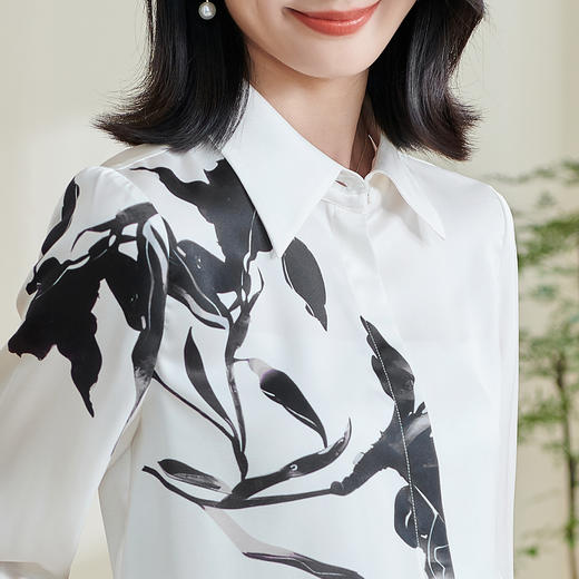 「墨影松枝」水墨印花通勤衬衫 清冷雅致 米思阳2026春季新款知性设计感水墨印花衬衫宽松抗皱白色上衣0430/1061 商品图3
