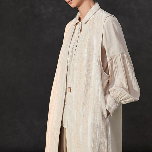 Famecoco范可儿24春季马甲无袖过膝长V领马甲文艺棉麻新中式肌理感马甲FAC1CA023 商品图1