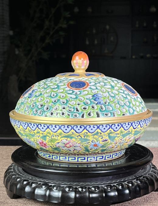 珐琅彩镂空雕刻果盒 商品图0