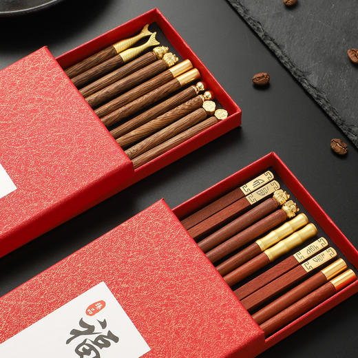 实木筷子礼盒装【健康分餐！一人一筷】家用鸡翅木红檀木，国潮筷子礼品套装，一人一筷5双礼盒装，色泽饱满，光滑无毛刺1握感舒适。 商品图6