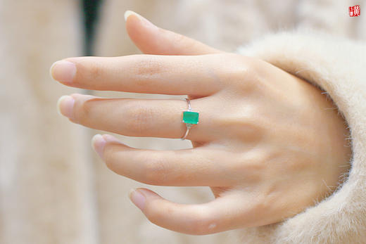 【指尖流沙】18k金镶祖母绿石戒指 商品图5