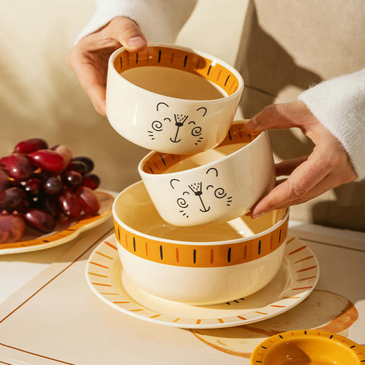摩登主妇原创浮雕狮子儿童餐具碗碟套装卡通可爱陶瓷餐盘碟子饭碗 商品图0