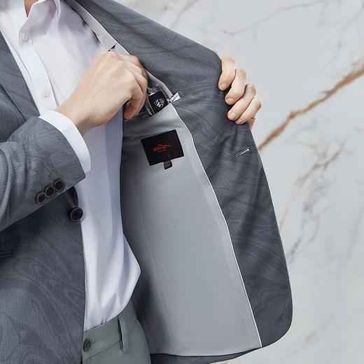 柒牌男装西服男士春季新款泡泡纱肌理时尚印花修身平驳领西装外套	126C70320 商品图2