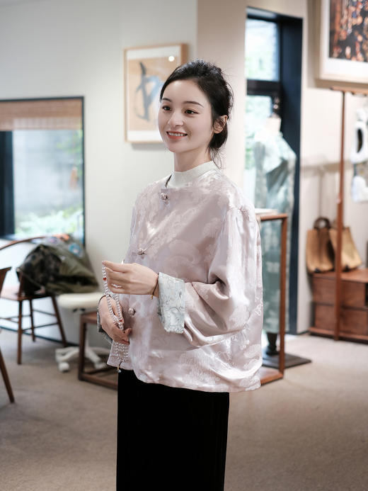 盛唐牡丹 |宋锦粉松鼠葡萄纹双面穿外套 商品图7