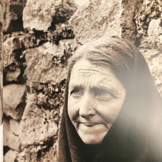 爱尔兰人摄影史，1840-1940年 271幅插图 精装16开 商品图7