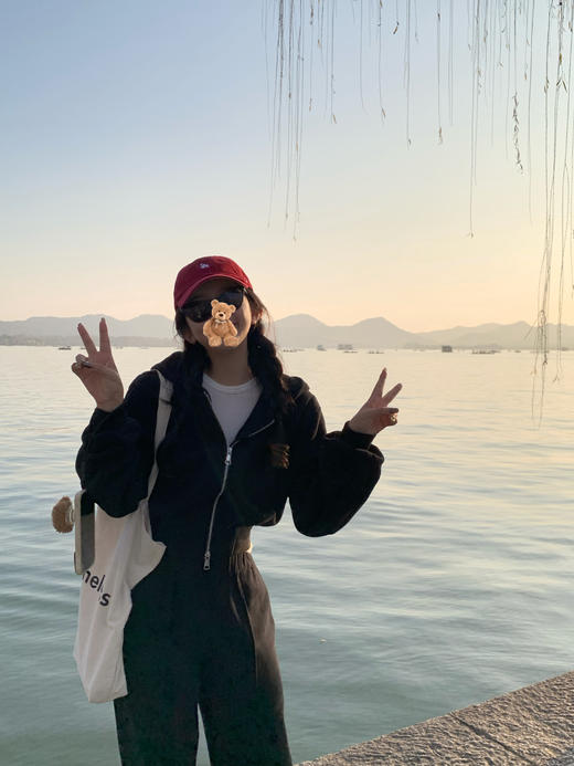 Read Nameless /黑色樱桃加绒掐腰套装 商品图1