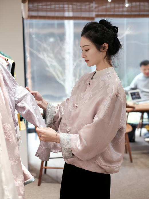 盛唐牡丹 |宋锦粉松鼠葡萄纹双面穿外套 商品图8