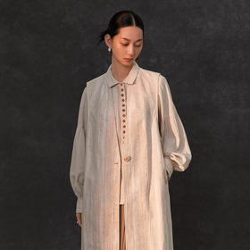 Famecoco范可儿24春季马甲无袖过膝长V领马甲文艺棉麻新中式肌理感马甲FAC1CA023