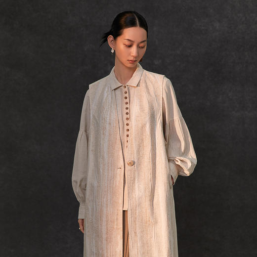 Famecoco范可儿24春季马甲无袖过膝长V领马甲文艺棉麻新中式肌理感马甲FAC1CA023 商品图0