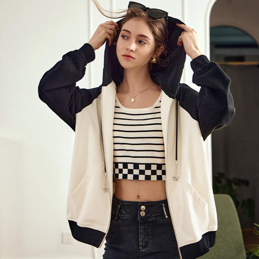 OLrain欧芮儿黑白色短外套女早春2024年新款通勤时尚撞色运动开衫 商品图1