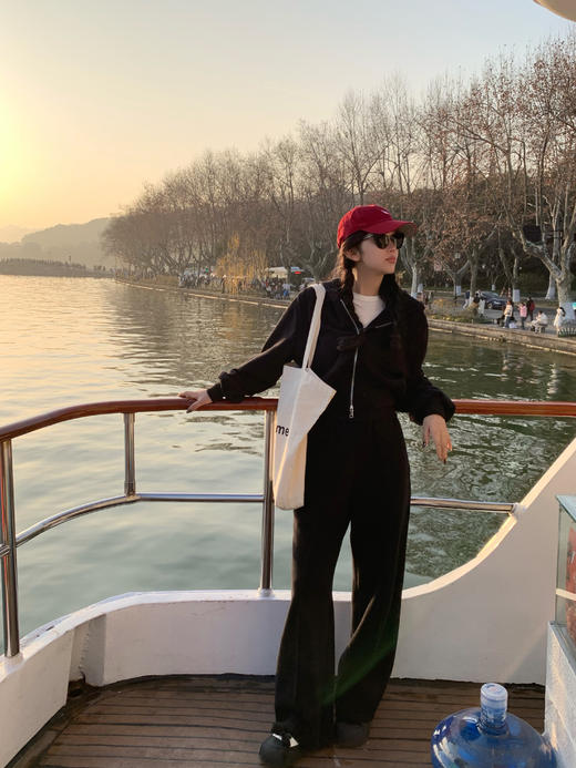 Read Nameless /黑色樱桃加绒掐腰套装 商品图6