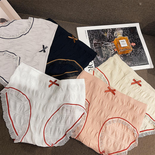<曾小咸推荐>巨折清仓秒杀，稀有现货24小时发【仅限今日】【贴身衣物不退不换】女装棉质中腰内裤女初秋新款日系甜美少女风无痕薄款三角裤 商品图1