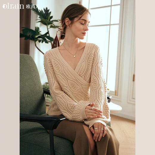 OLrain欧芮儿浅咖色v领毛衣女早春2024新款设计感复古针织套头衫 商品图0